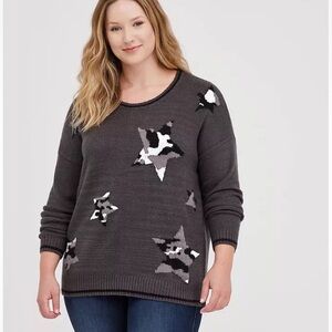 TORRID GRAY STARS CREW NECK SWEATER SIZE 2X (18-20)